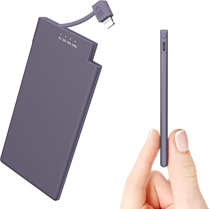 Auskang Ultra tenká powerbanka 2500 mAh s kabelem [kompatibilní s iPhone kromě řady iPhone 15] ultra tenká 0,68 cm přenosná nabíječka ultratenká a lehká externí akumulátor Power Pack – fialová